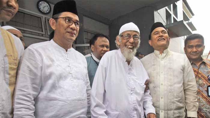  Jubir HTI: Ustadz Abu Bakar Ba’asyir Layak Dibebaskan