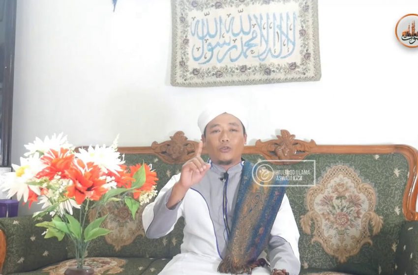  Kyai Bustomi Aljawi – Ulama Aswaja Lampung “Cinta Nabi Mau Mengemban Syariah dan Khilafah”