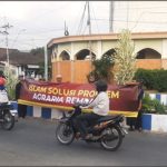 Gelar Spanduk di Pertigaan Pasar Induk Ngoro Jombang.