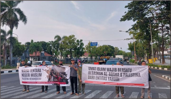  Pemuda Tuban: Wahai Tentara Negeri Muslim, Palestina Memanggilmu!