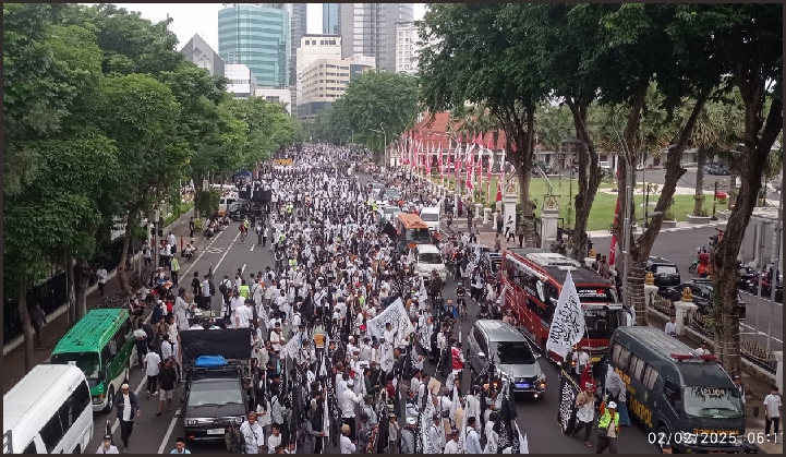  15 Ribu Warga Jatim Suarakan Solusi Tuntas Palestina dengan Jihad dan Khilafah